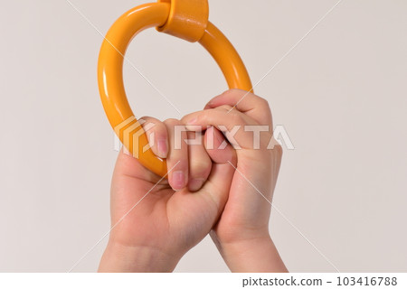 雙手握住的帶子 雙手握住的帶子 103416788
