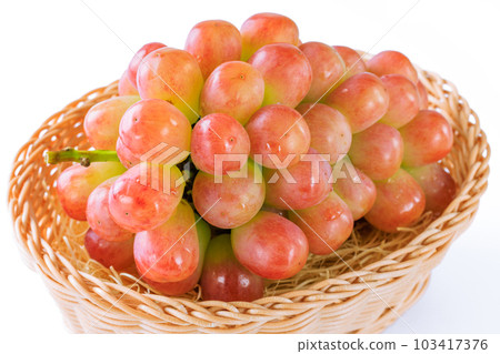 Grapes served in a basket Saneilche Grapes served in a basket Saneilche 103417376