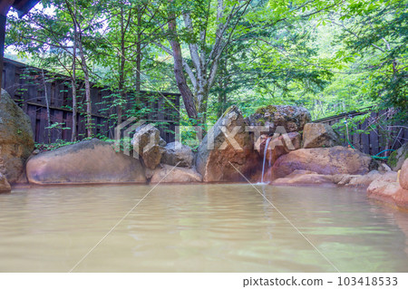 新鮮的綠色露天浴池[平湯溫泉/平湯之湯] 103418533