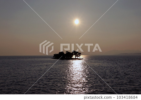 Evening view of Lake Shinji Evening view of Lake Shinji 103418684