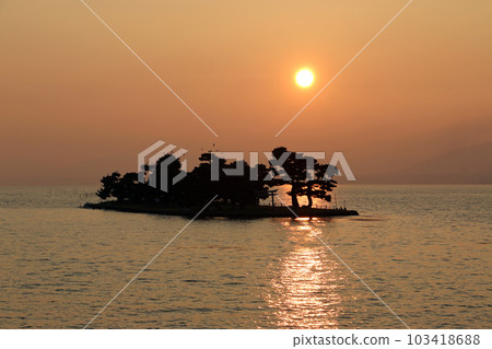 Evening view of Lake Shinji Evening view of Lake Shinji 103418688