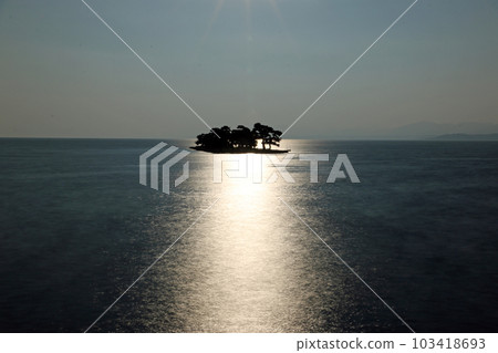 Evening view of Lake Shinji Evening view of Lake Shinji 103418693
