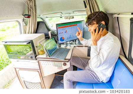 Earn money while traveling Van Leifer data scientist table graph 103420183