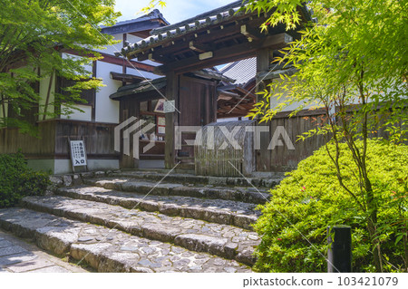 萬水院門關、北門、新綠季節(京都市左京區一乘寺) 萬水院門關、北門、新綠季節(京都市左京區一乘寺) 103421079