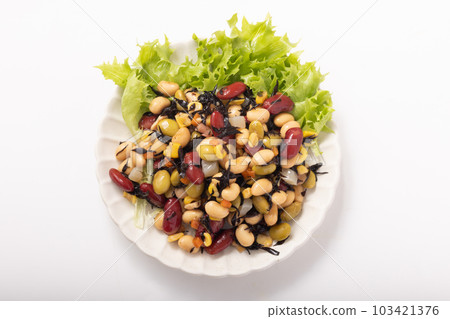 羊栖菜和豆類沙拉 103421376
