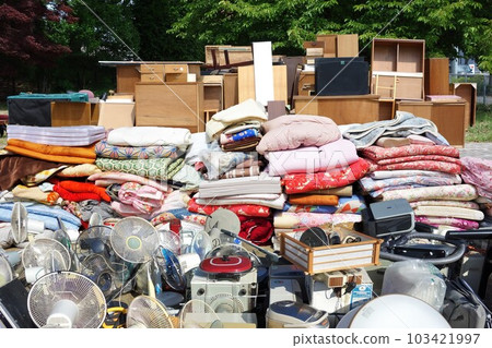 Bulky garbage 103421997