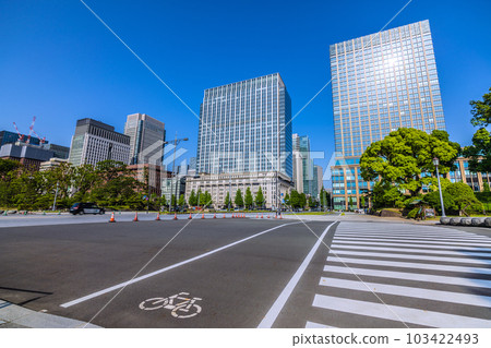 Tokyo cityscape in Japan Midsummer day. Bicycle lanes have also been developed... View of the buildings in front of the Babasakimon intersection = May 17 103422493