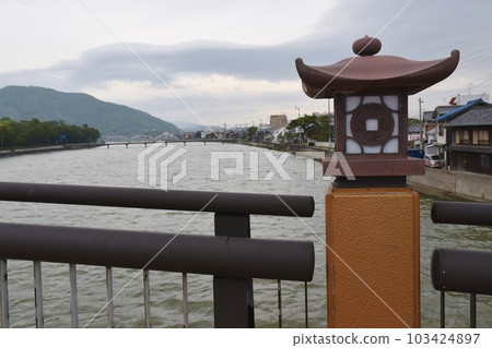 香川縣清晨的新琴提木橋 香川縣清晨的新琴提木橋 103424897