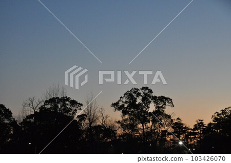 日落後的暮色天空 日落後的暮色天空 103426070