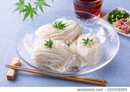 麺 103426984