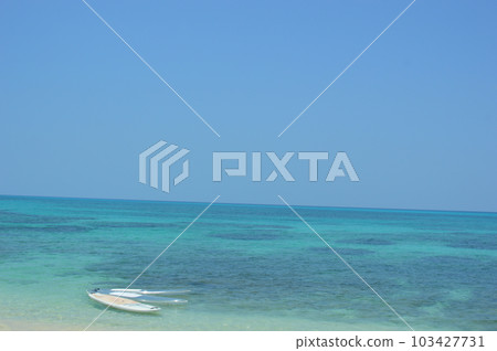 宮古島的藍色大海和 SUP 板 2 宮古島的藍色大海和 SUP 板 2 103427731