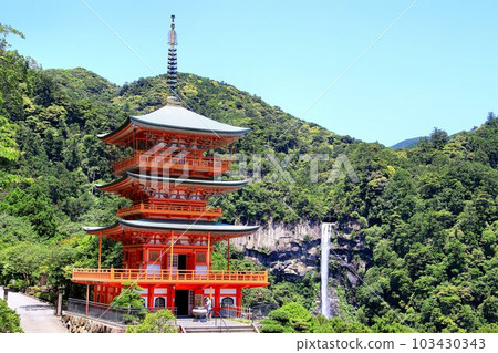 熊野的絕景……清岸渡寺的三層寶塔和著名的“那智瀑布” 熊野的絕景……清岸渡寺的三層寶塔和著名的“那智瀑布” 103430343