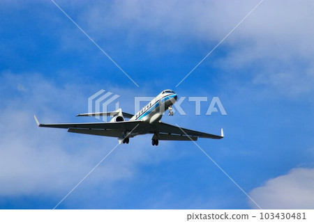 Protecting Japan's seas from the sky...Japan Coast Guard's search and rescue aircraft "Umiwashi" Protecting Japan's seas from the sky...Japan Coast Guard's search and rescue aircraft "Umiwashi" 103430481