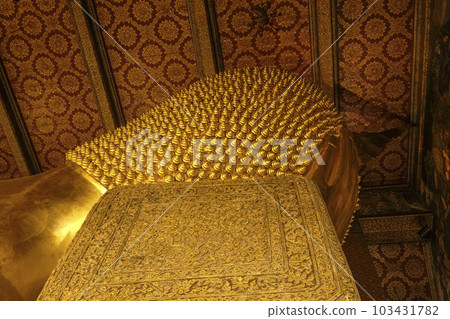泰國曼谷臥佛寺的涅槃雕像背面 103431782
