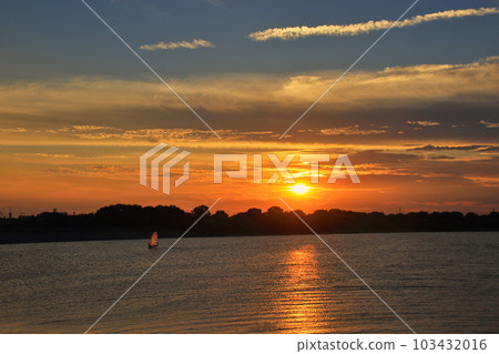 Sunset seen from Lake Yanaka in Watarase Reservoir Sunset seen from Lake Yanaka in Watarase Reservoir 103432016