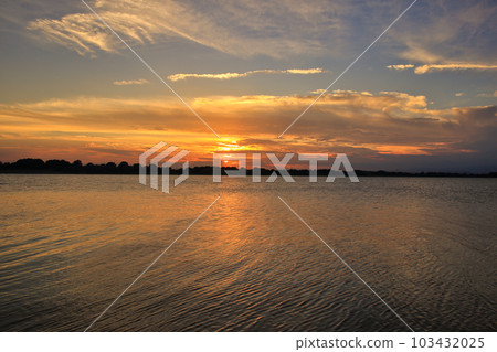 Sunset seen from Lake Yanaka in Watarase Reservoir Sunset seen from Lake Yanaka in Watarase Reservoir 103432025