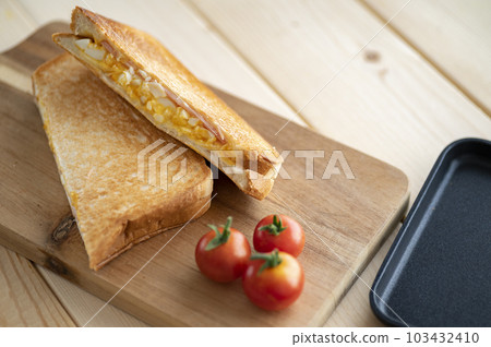 Ham and Egg Hot Sandwich Ham and Egg Hot Sandwich 103432410
