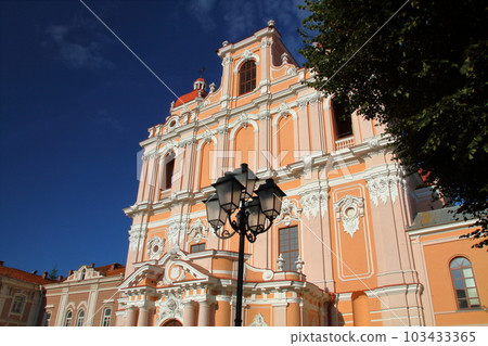 位於北歐波羅的海國家立陶宛世界文化遺產維爾紐斯歷史中心的聖卡西米爾教堂，粉紅色外牆 103433365
