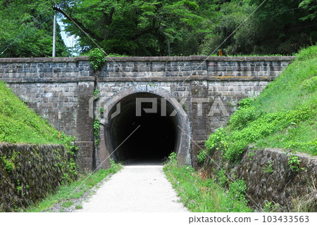 臼井峠的“Apt Road”:第一條隧道的隧道遺址 臼井峠的“Apt Road”:第一條隧道的隧道遺址 103433563
