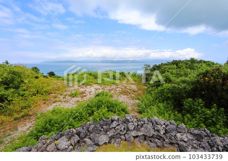 從新城島的高肉看到的西表島（先島群島 Hibanmori） 103433739