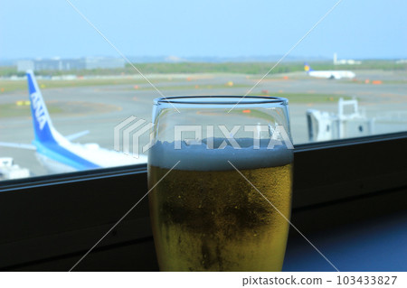 A moment in the airport lounge 103433827