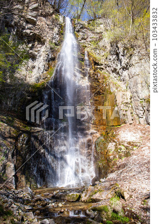 Rock wall and direct waterfall (vertical) 103433832