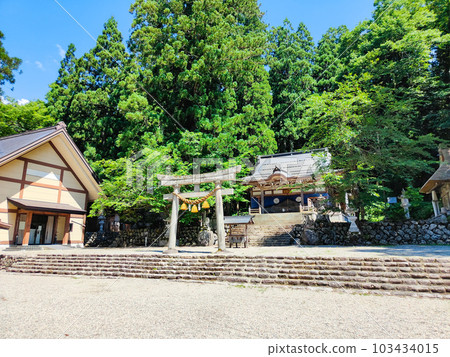 Shirakawago in Summer: Shirakawa Hachiman Shrine Shirakawago in Summer: Shirakawa Hachiman Shrine 103434015