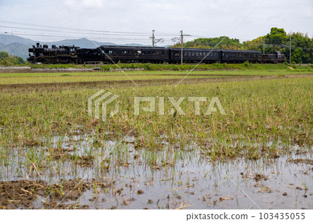 SL Hitoyoshi running on the Kagoshima Main Line ~ 58654 + 50 series passenger car + DE10 103435055