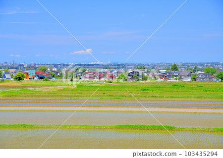 Myoko City / View of Joetsu Myoko Station, Takada, and Naoetsu from near Haneuma Bridge (Myoko City, Niigata Prefecture) [2023.5] 103435294