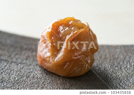 打開的梅干的嘶嘶聲照片 103435838