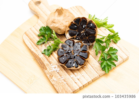 據說黑蒜有驚人的功效 據說黑蒜有驚人的功效 103435986