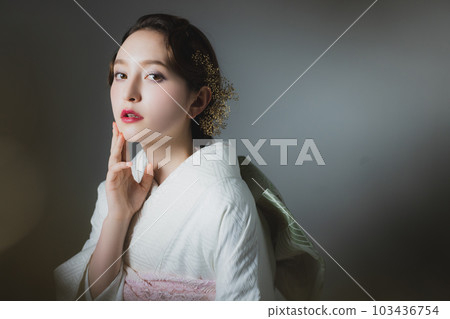 白色長袖和服 103436754