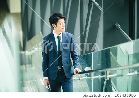 30多歲的男人圖片 103436990