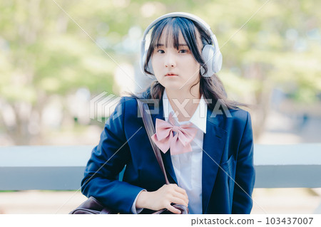 School girls listening to music School girls listening to music 103437007