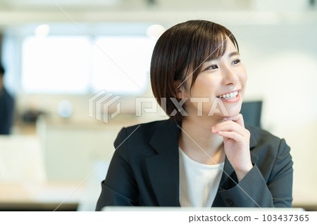 做案頭工作的OL商務女性攝影合作:WEEK芝大門(Sun Frontier Fudousan) 做案頭工作的OL商務女性攝影合作:WEEK芝大門(Sun Frontier Fudousan) 103437365