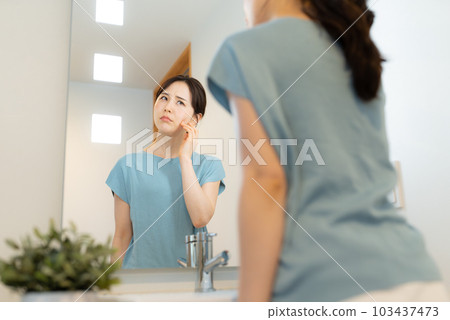 Woman standing on the washbasin Woman standing on the washbasin 103437473
