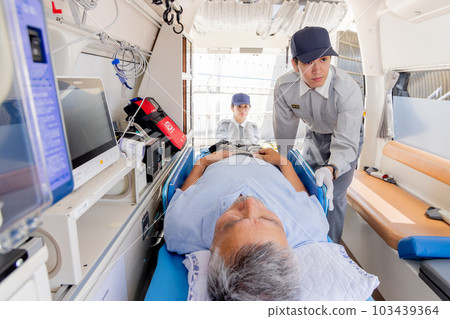 Ambulance image of paramedics Ambulance image of paramedics 103439364