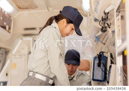 做心臟按摩的醫護人員 103439436