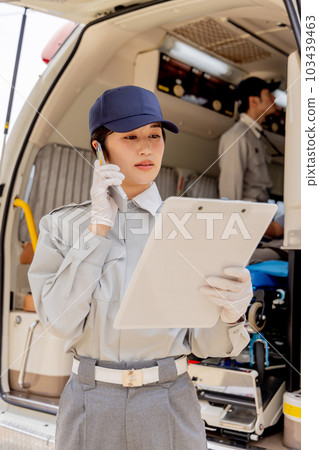 Paramedics looking for hospital reception Paramedics looking for hospital reception 103439463