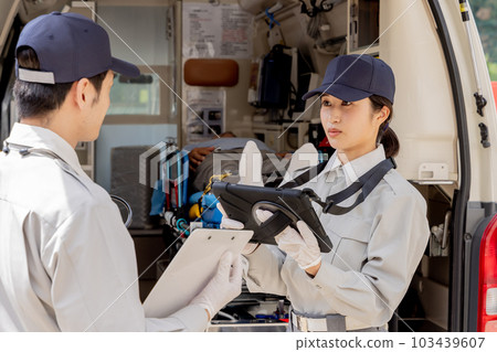 Ambulance image of paramedics Ambulance image of paramedics 103439607