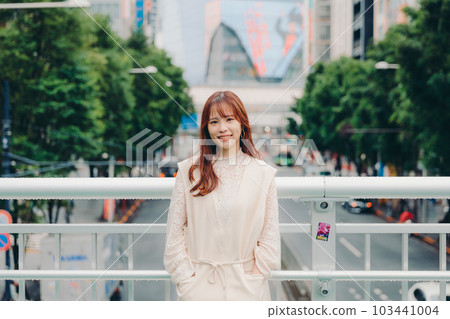 A young Taiwanese woman standing on an overpass 103441004