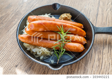 烤新鮮手工香腸照片 103443221