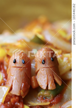 烏龍麵配外星人形狀的香腸 103446162