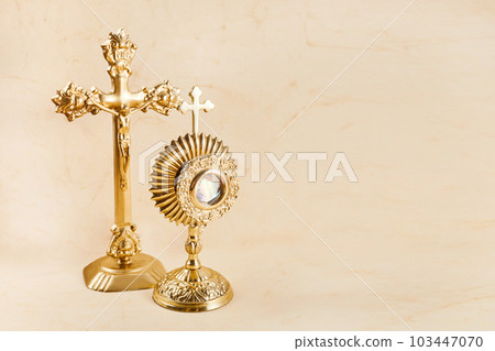 Ostensory for worship for Catholic church ceremony. Corpus christi. Ostensory for worship for Catholic church ceremony. Corpus christi. 103447070
