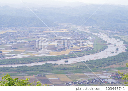 從旅節山眺望出雲平原 103447741