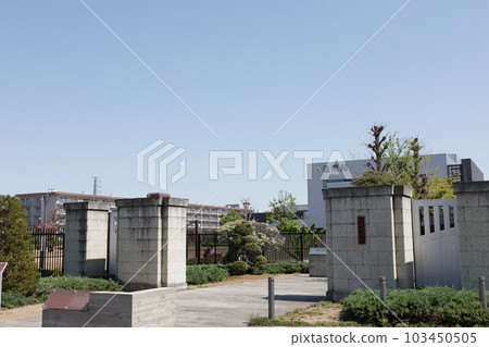 保存完好的三菱金屬研究所門柱 103450505