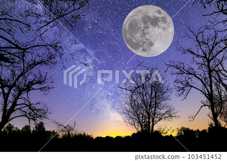 Blue Moon. Super Full moon august. Moon bright. Stars. The background full of stars in the galaxy. Horizontal photography. Galaxy. Luna azul. Blue Moon. 30 - 31 August supermoon 2023. 103451452