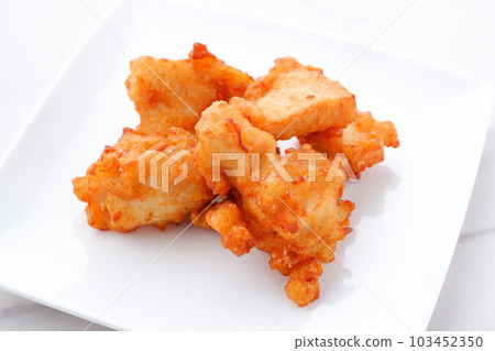 新鮮油炸，滾燙，多汁的炸雞 103452350