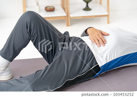 鍛煉肥胖痛苦的老人 103453252