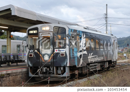 Wakasa Railway Type WT3300 Stop at Goge Station Hayabusa wrapping (taken from outside the premises) 103453454